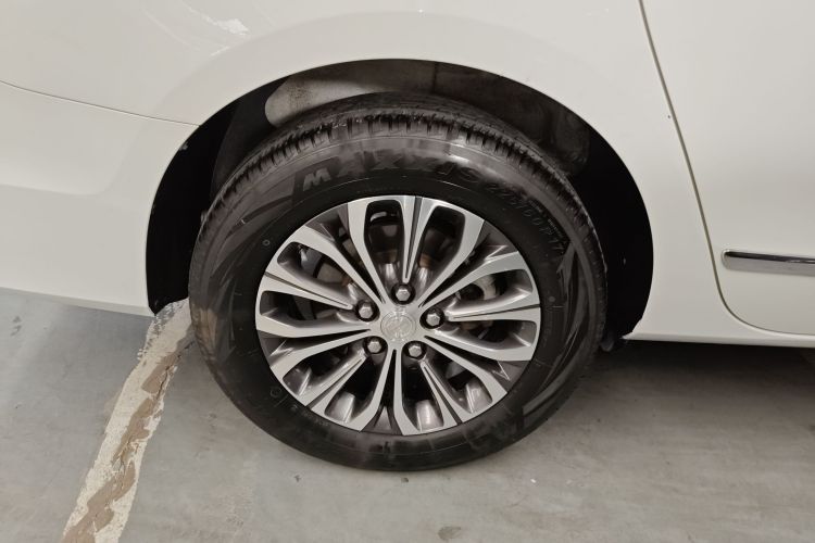 别克GL8 2020款 陆上公务舱 652T 豪华型车身外观6008