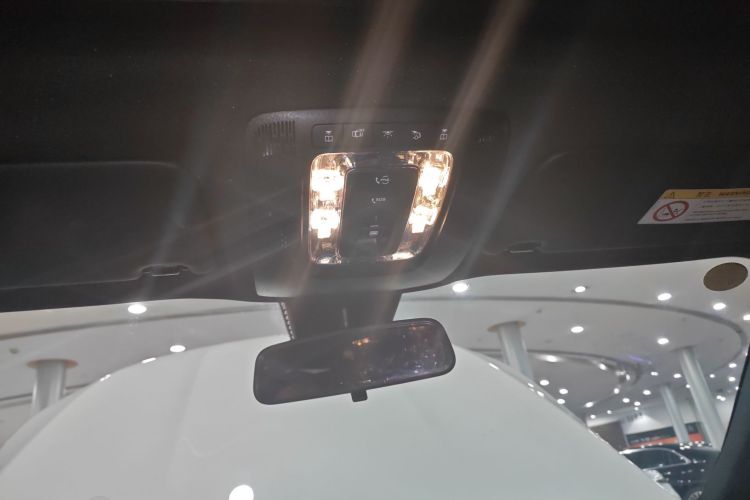 奔驰GLB 2023款 GLB 220 动感型中控内饰22
