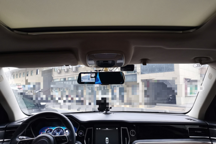 众泰T700 2017款 2.0T 自动尊贵型中控内饰22