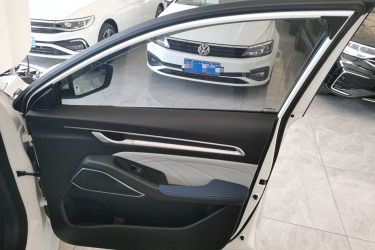 吉利汽车 帝豪 2022款 第4代 1.5L CVT旗舰型中控内饰7005