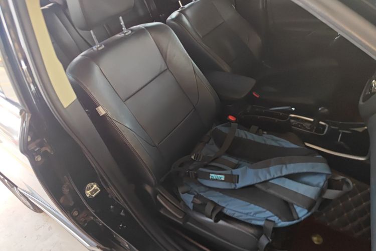 三菱 欧蓝德 2017款 2.0L 两驱荣耀版 5座局部细节41