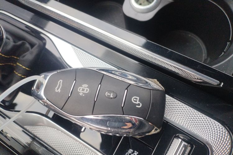 红旗H6 2023款 2.0T 致臻版中控内饰7001