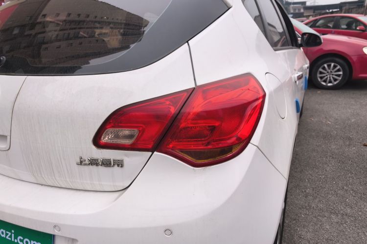 别克 英朗 2014款 XT 1.6L 自动时尚版车身外观9