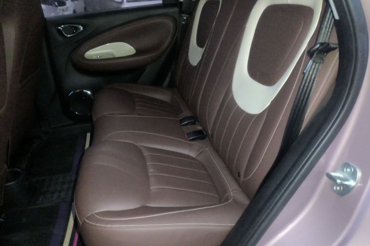 五菱汽车 五菱缤果 2023款 333km 灵犀互联+款中控内饰21