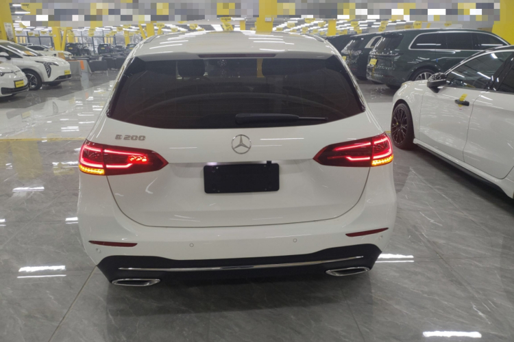 奔驰B级 2022款 改款 B 200 动感型车身外观6