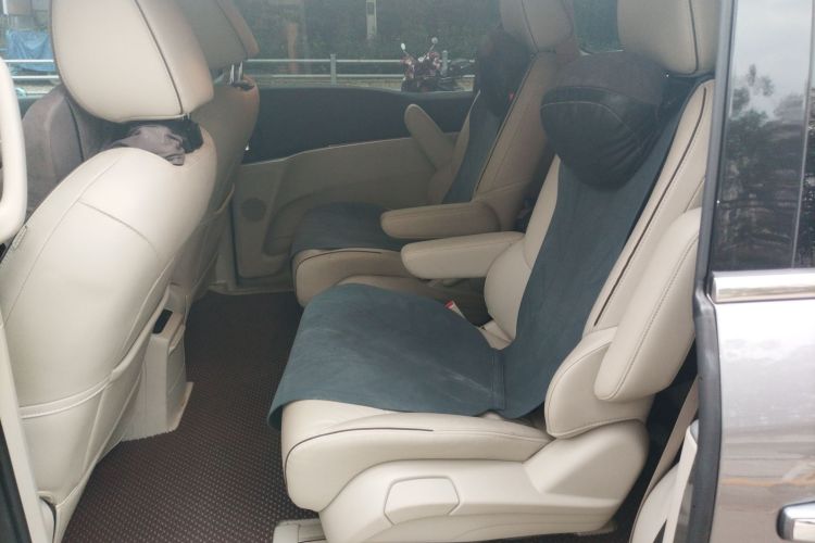 别克GL8 2021款 陆上公务舱 652T 尊贵型中控内饰21