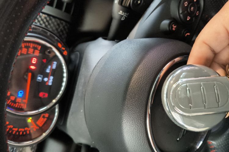 MINI 2019款 2.0T COOPER S 经典派 五门版中控内饰7001