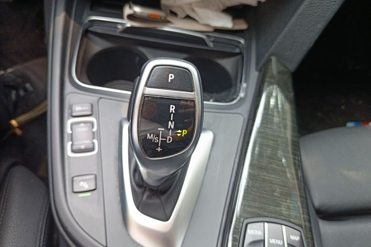 宝马3系 2018款 320Li 领先型豪华套装中控内饰18