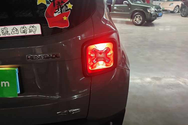 Jeep 自由侠 2017款 180T 自动高能版车身外观9