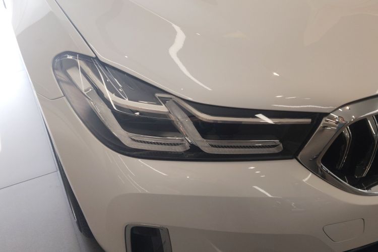 宝马6系GT 2022款 630i 豪华设计套装车身外观8