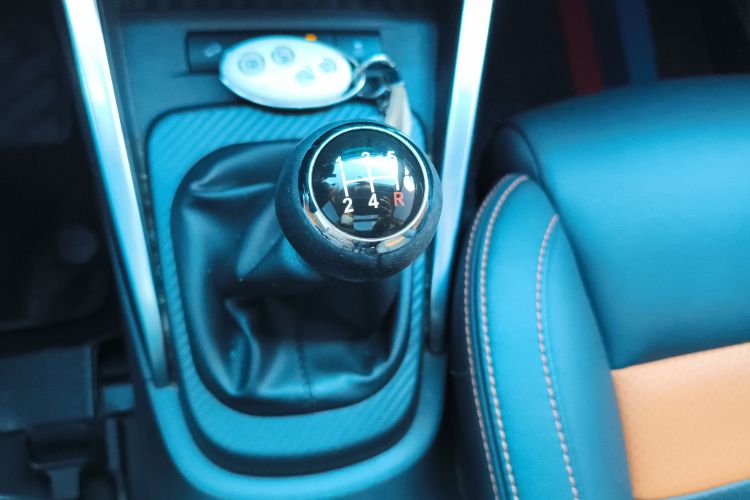 比亚迪 元 2016款 1.5L 手动尊贵型中控内饰18