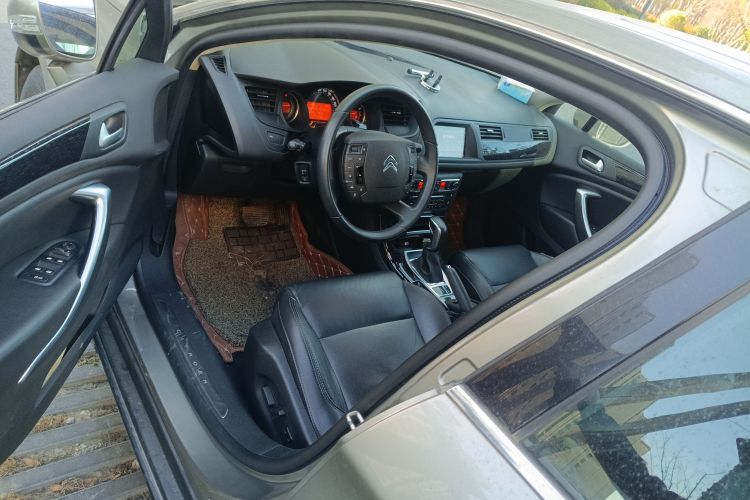 雪铁龙C5 2014款 2.0L 自动尊享型中控内饰20