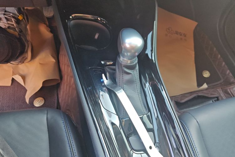 丰田C-HR 2021款 2.0L 豪华版中控内饰18