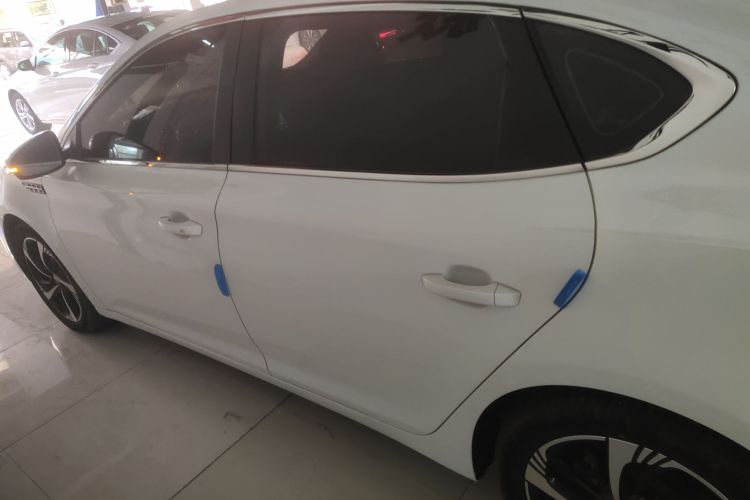 名爵 MG6 2020款 1.5T 自动领潮风尚版车身外观4