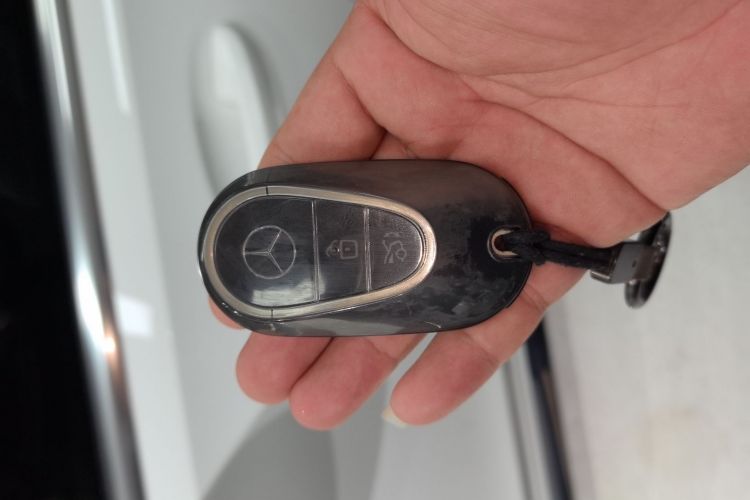 奔驰C级 2023款 改款 C 260 L 运动版中控内饰11