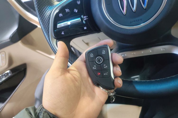 别克 世纪 2023款 2.0T 七座臻享款中控内饰11