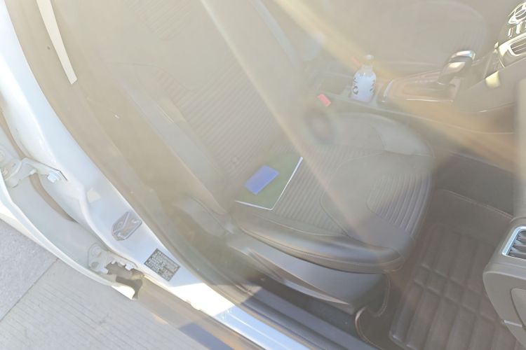 福特 福克斯 2018款 两厢经典 1.6L 自动风尚型智行版局部细节41