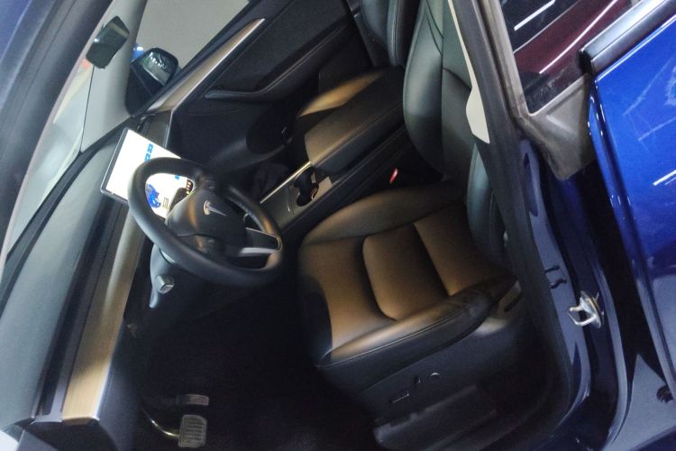 特斯拉 Model Y 2021款 标准续航后驱版中控内饰19