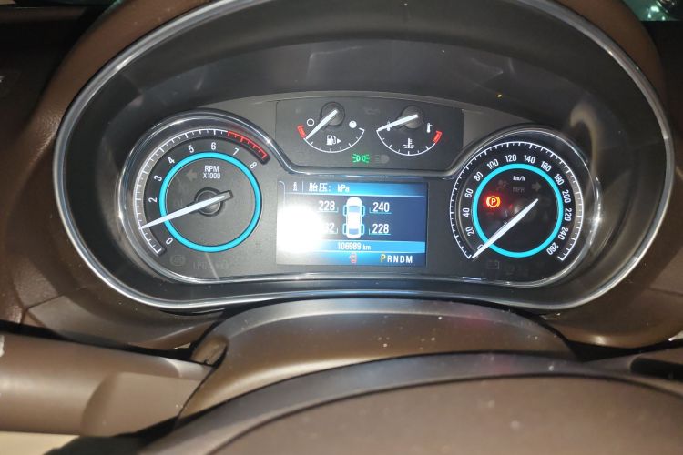 别克 君威 2015款 2.0L 精英时尚型中控内饰14