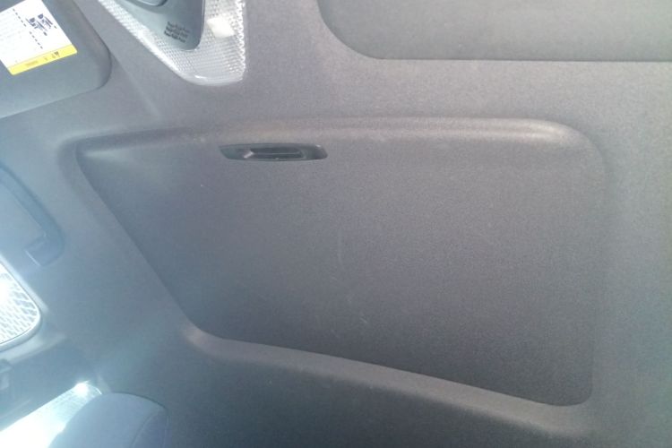 丰田C-HR 2018款 2.0L 领先天窗版 国V局部细节22