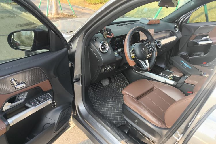 奔驰GLB 2022款 改款二 GLB 200 时尚型中控内饰7003