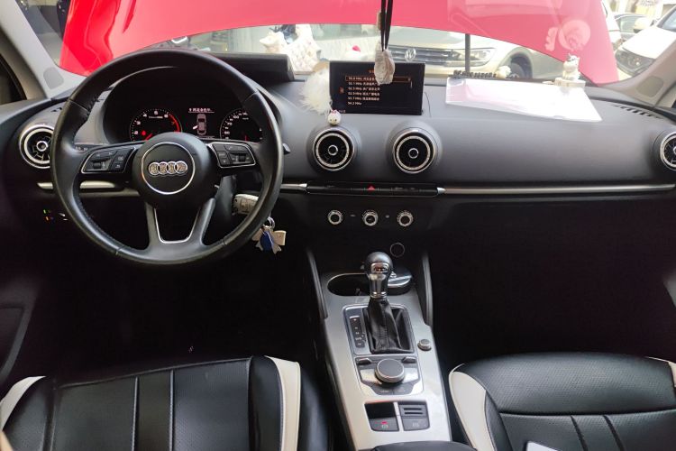 奥迪A3 2019款 Limousine 35 TFSI 进取型 国V中控内饰7002