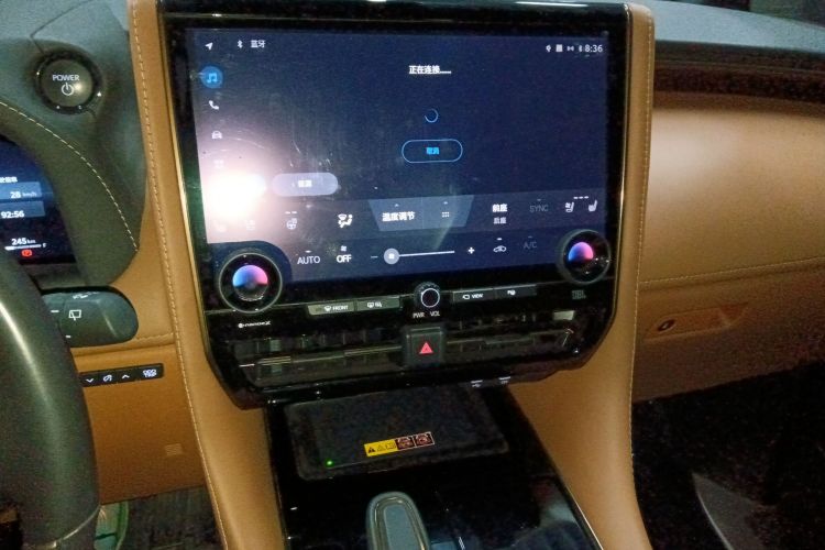 丰田 威尔法 2024款 皇冠 双擎 2.5L 至尊版中控内饰16