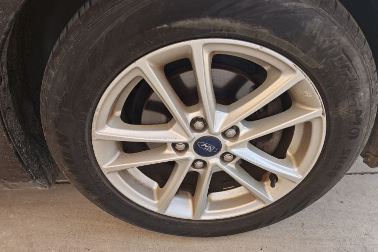 福特 福克斯 2015款 三厢 EcoBoost 125 自动超能风尚型车身外观10