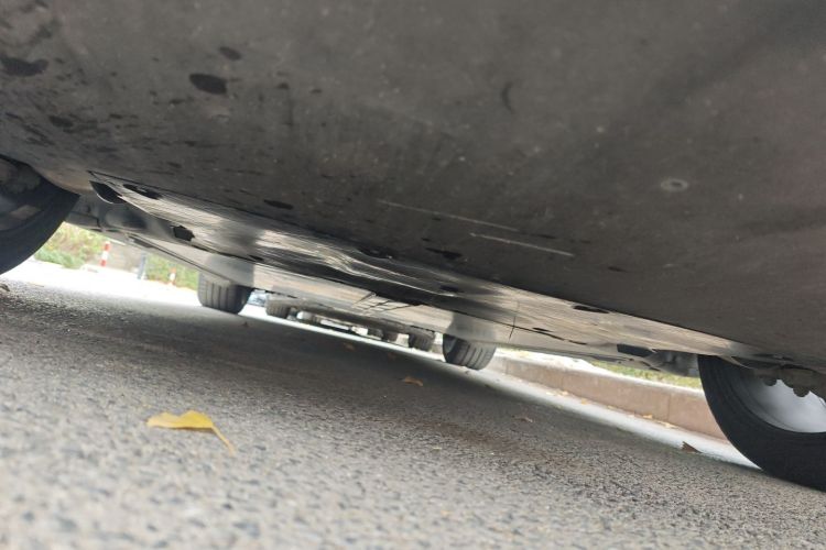 特斯拉 Model Y 2021款 长续航全轮驱动版局部细节9008