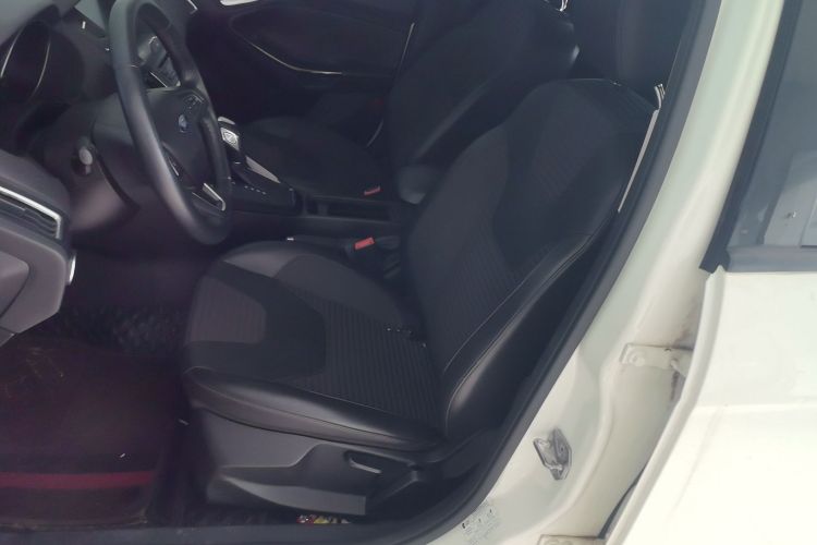 福特 福克斯 2017款 三厢 1.6L 自动风尚型智行版中控内饰19