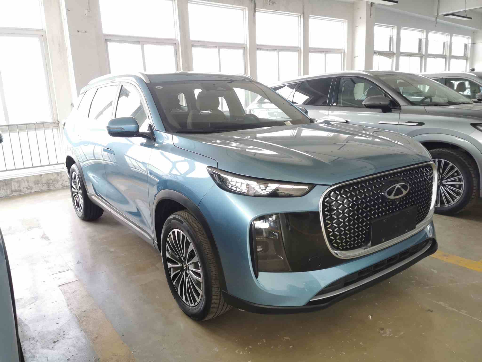 奇瑞 瑞虎8 PLUS C-DM 2025款 1.5T 116km 尊贵型 5座(5)