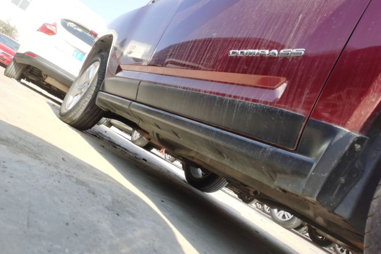 Jeep 指南者(进口) 2014款 改款 2.0L 两驱进取版局部细节9001