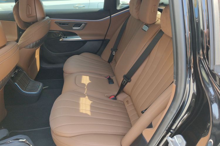 奔驰E级新能源 2024款 E 350 e L 插电式混合动力轿车中控内饰21