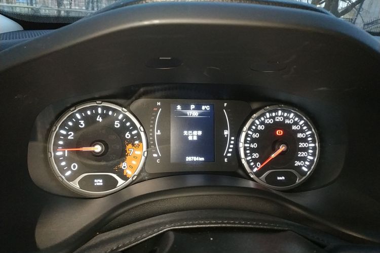 Jeep 自由侠 2019款 220T 自动领先版中控内饰14