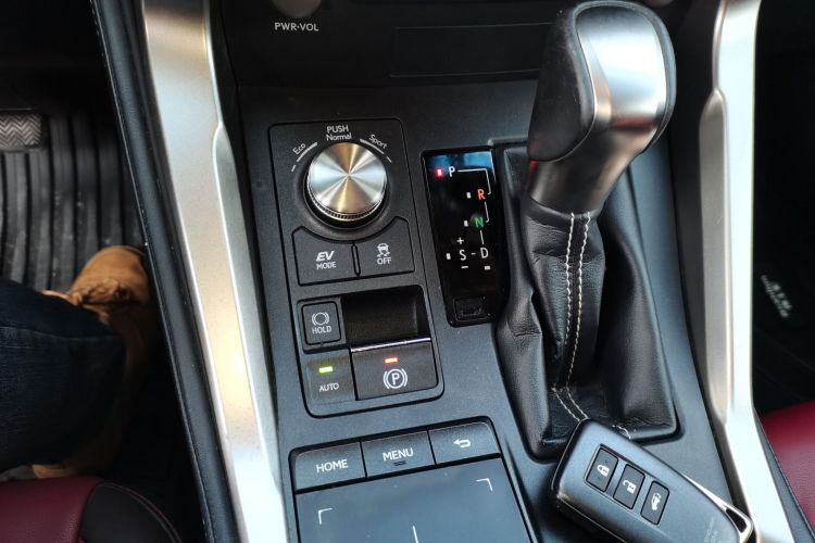 雷克萨斯NX 2017款 300h 前驱 锋尚版中控内饰18