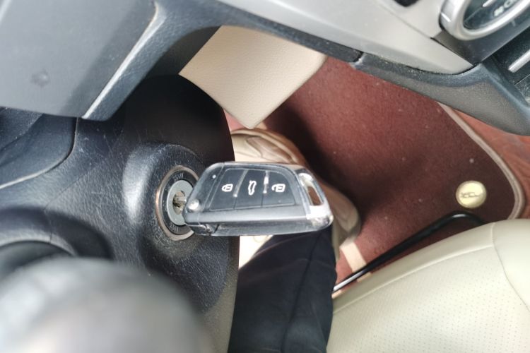 丰田 凯美瑞 2012款 骏瑞 2.0S 耀动版中控内饰7001