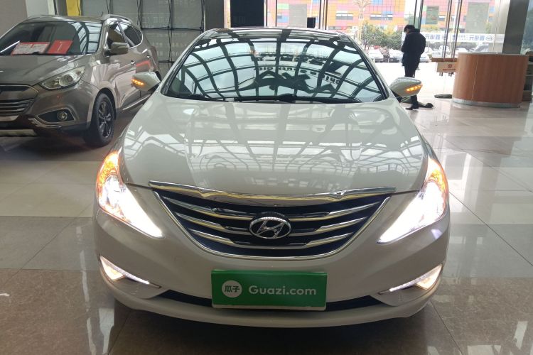 现代 索纳塔 2014款 2.0L 自动豪华版车身外观2