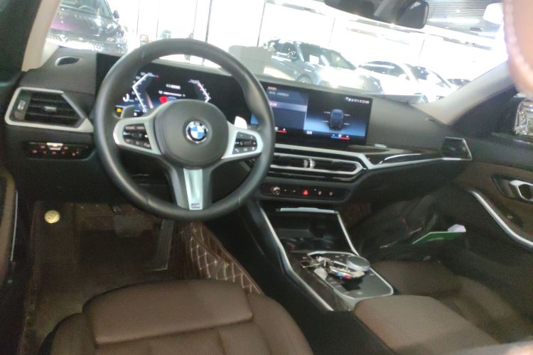 宝马3系 2023款 325Li M运动套装中控内饰7002