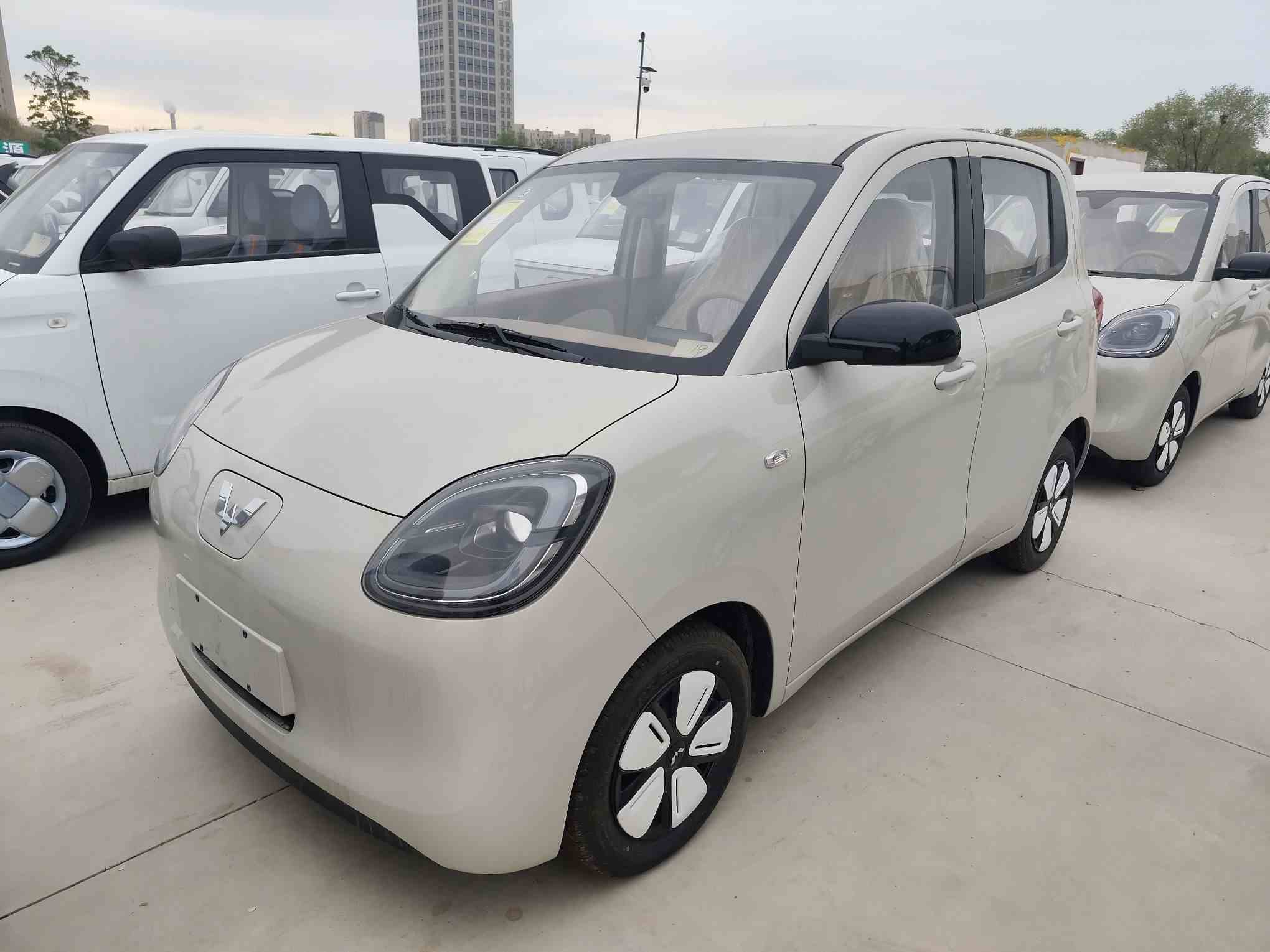 五菱汽车 宏光MINIEV 2025款 第四代 四门版 进阶款(2)