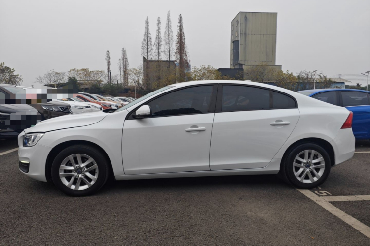 沃尔沃S60 2016款 S60L T3 智行版车身外观4