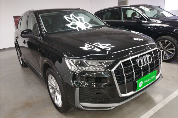 奥迪Q7 2023款 45 TFSI quattro S line运动型车身外观3
