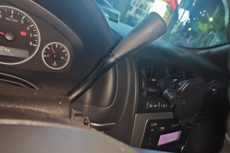 别克GL8 2013款 2.4L 行政版中控内饰18