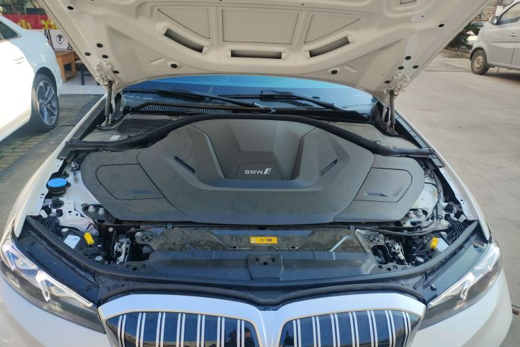 宝马i3 2025款 eDrive 35 L机舱底盘24