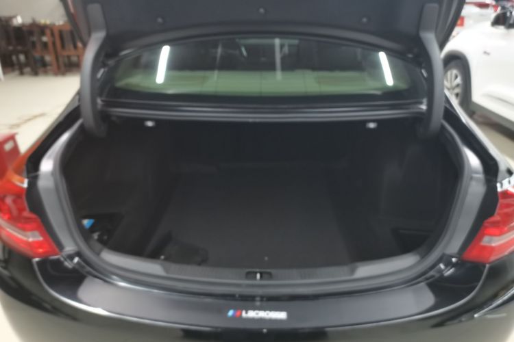 别克 君越 2018款 20T 精英型机舱底盘23