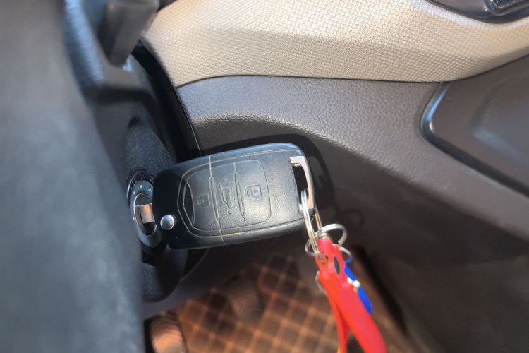 五菱汽车 五菱宏光 2019款 1.5L S标准型国VI LAR中控内饰11