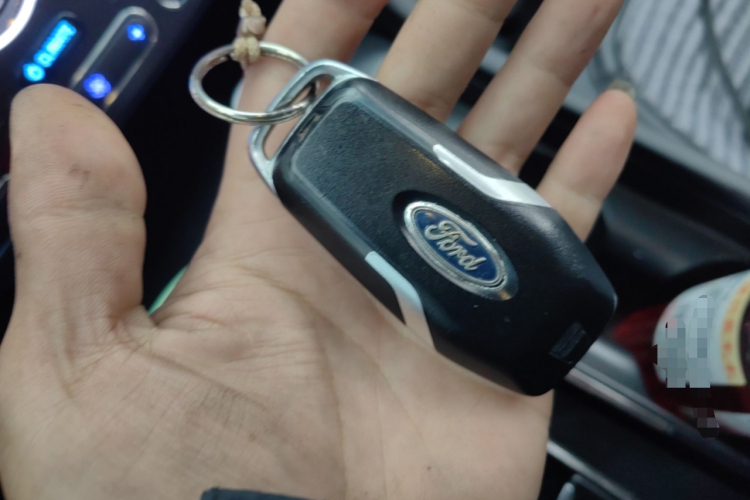 福特 金牛座 2015款 EcoBoost 245 豪华型中控内饰11