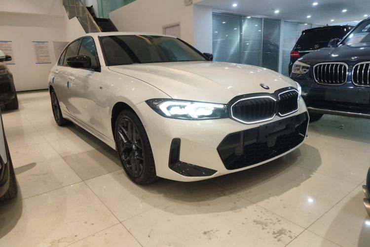 宝马3系 2025款 330Li M运动曜夜套装车身外观3