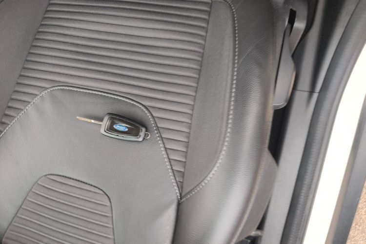 福特 福克斯 2018款 三厢经典 EcoBoost 180 自动精英型中控内饰11