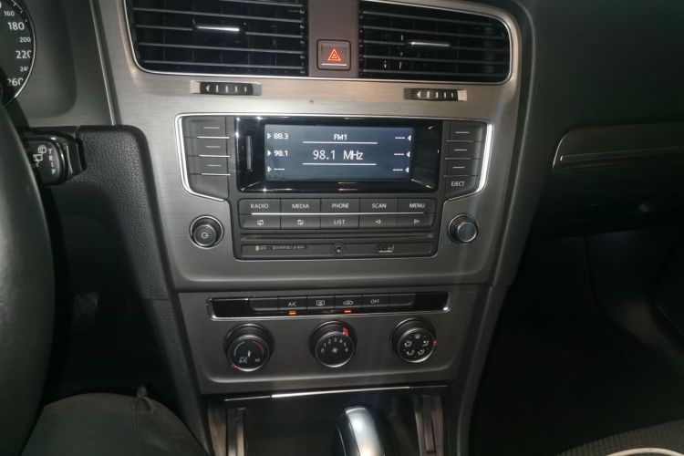 大众 高尔夫 2015款 1.6L 自动舒适型中控内饰16