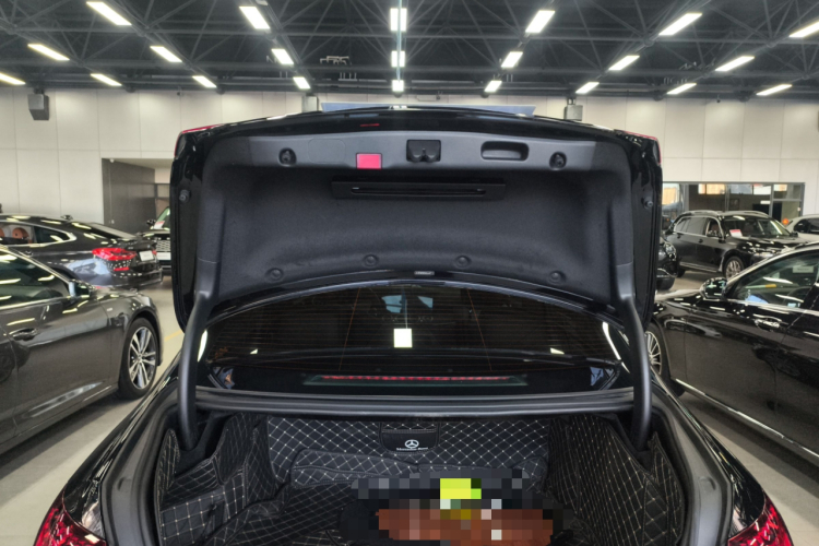 奔驰E级 2021款 E 300 L 运动时尚型机舱底盘23